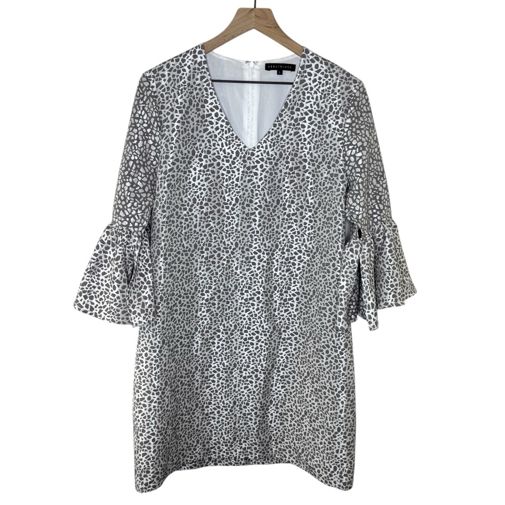 Abbey Glass Gray Pebble Wren Dress Size Large 3/4 Bell Sleeve